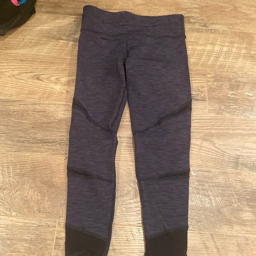 Nancy Rose Performance Women’s Mesh Capri Leggings Size 6